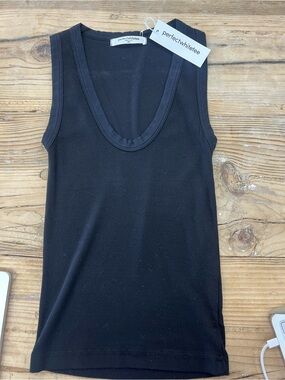perfectwhitetee Black Ribbed Scoop Tank